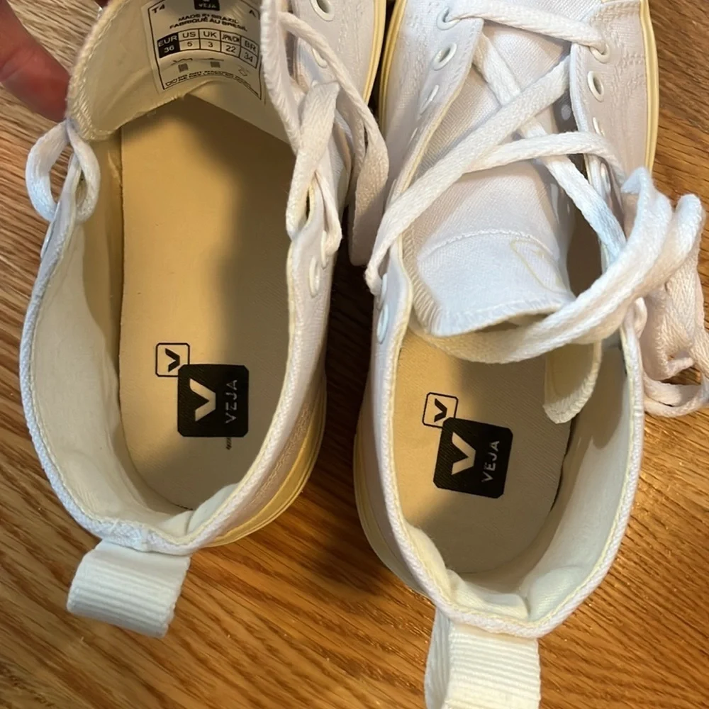 VEJA Nova High Top Canvas White Butter Sole Size 5 NIB